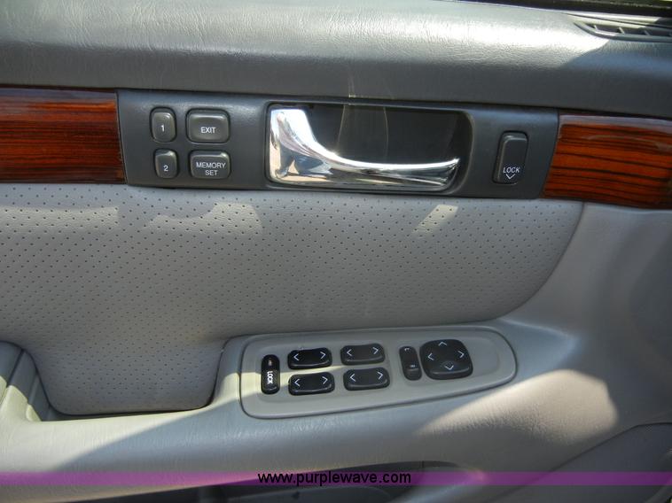 image for item D9793 2002 Cadillac Seville STS