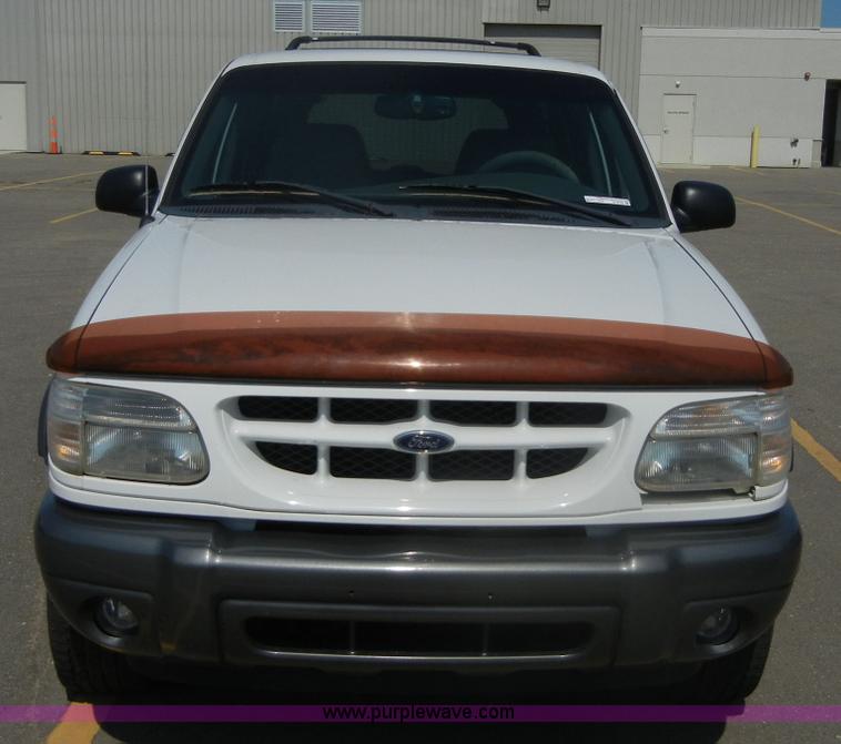 image for item D9795 2000 Ford Explorer XLT SUV