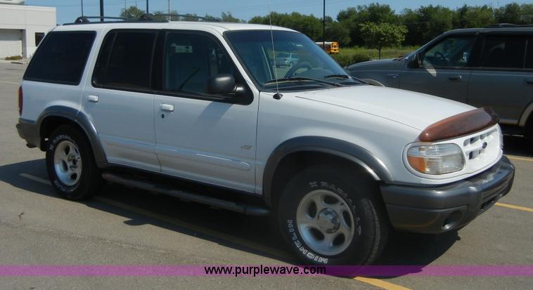 image for item D9795 2000 Ford Explorer XLT SUV