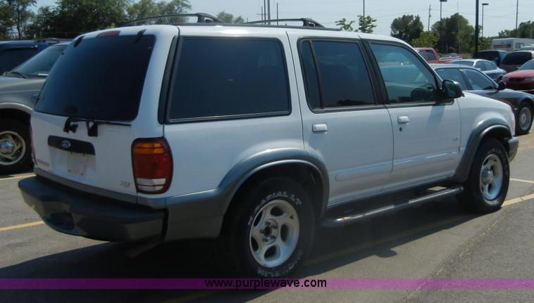 image for item D9795 2000 Ford Explorer XLT SUV