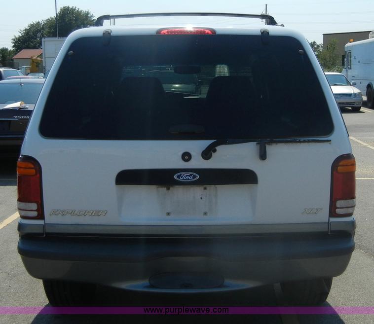 image for item D9795 2000 Ford Explorer XLT SUV
