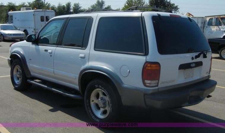 image for item D9795 2000 Ford Explorer XLT SUV