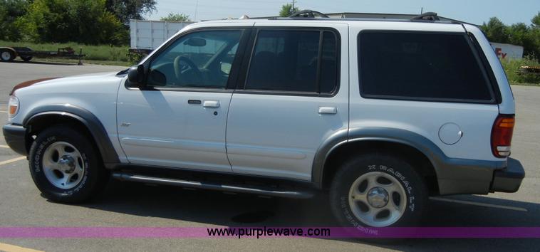 image for item D9795 2000 Ford Explorer XLT SUV
