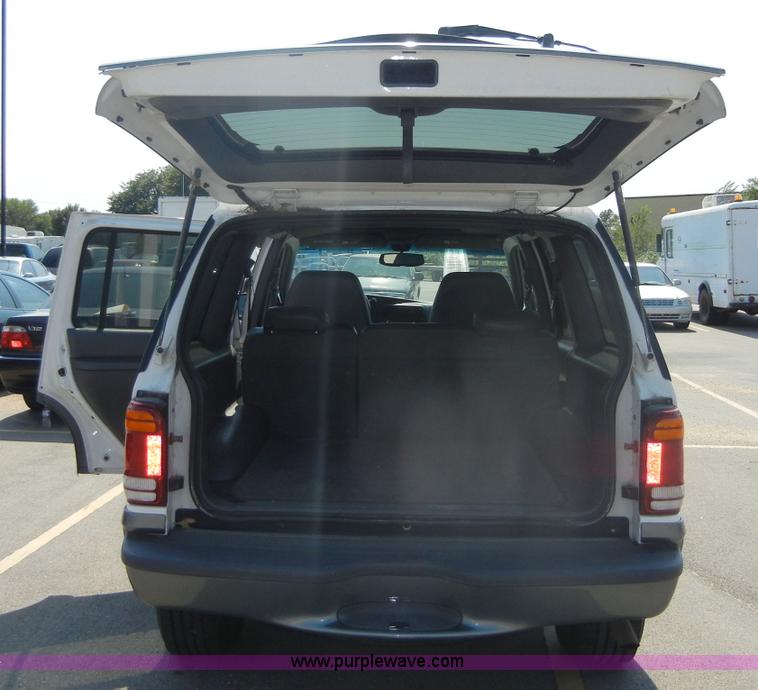 image for item D9795 2000 Ford Explorer XLT SUV