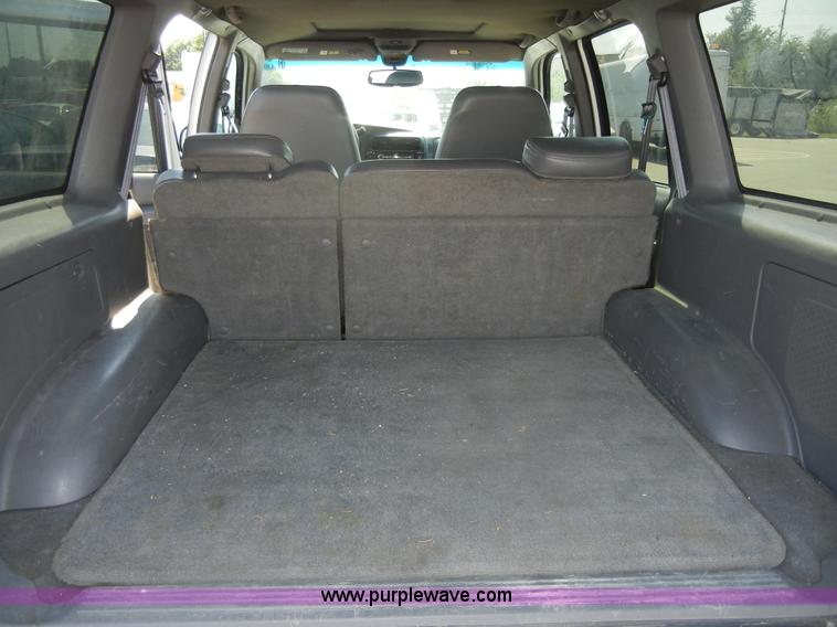 image for item D9795 2000 Ford Explorer XLT SUV