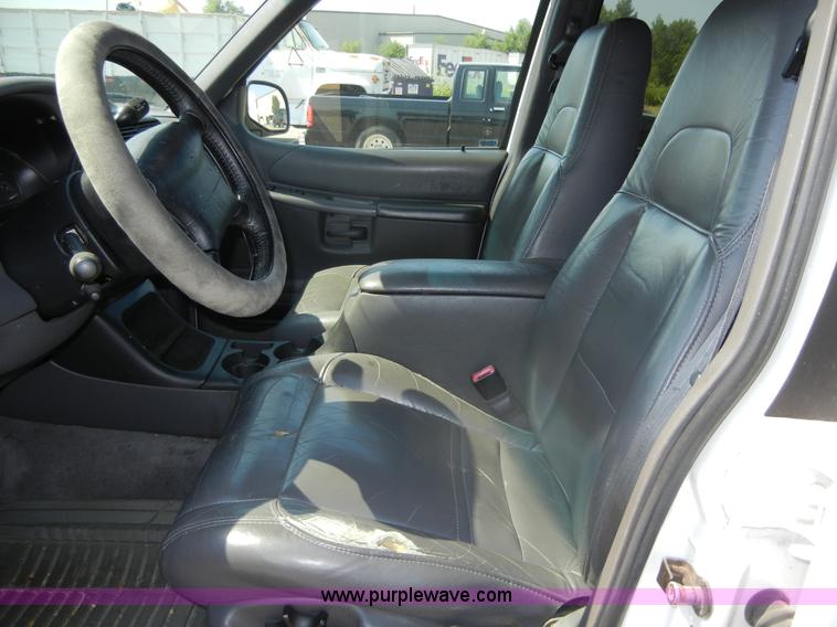 image for item D9795 2000 Ford Explorer XLT SUV