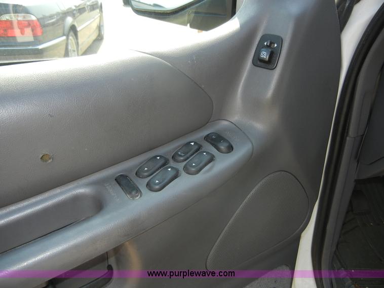 image for item D9795 2000 Ford Explorer XLT SUV