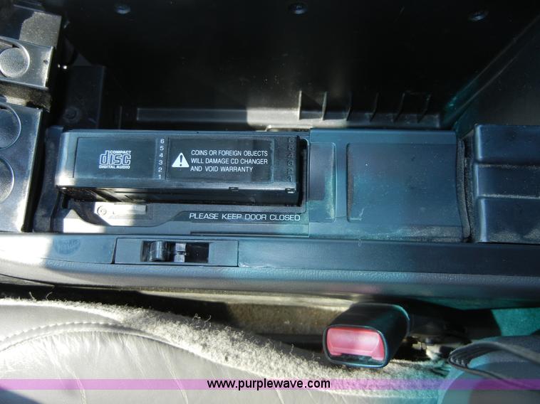 image for item D9795 2000 Ford Explorer XLT SUV