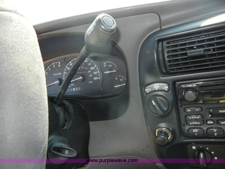 image for item D9795 2000 Ford Explorer XLT SUV