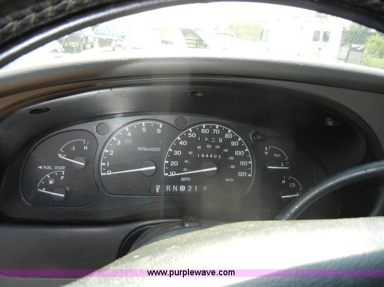 image for item D9795 2000 Ford Explorer XLT SUV