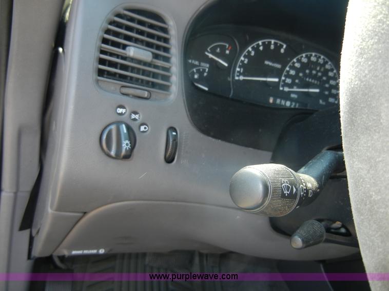 image for item D9795 2000 Ford Explorer XLT SUV