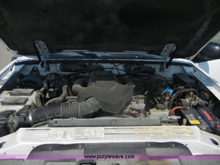 image for item D9795 2000 Ford Explorer XLT SUV