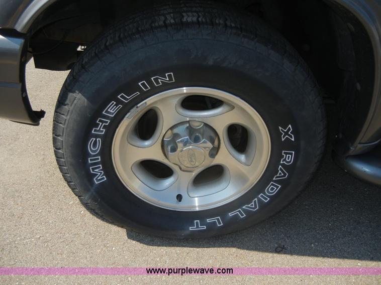 image for item D9795 2000 Ford Explorer XLT SUV