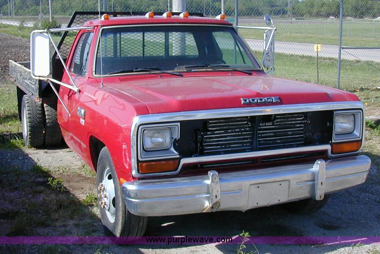 image for item A1186 1989 Dodge Ram D350 pickup truck