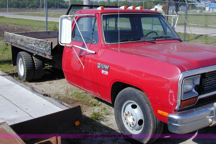 image for item A1186 1989 Dodge Ram D350 pickup truck