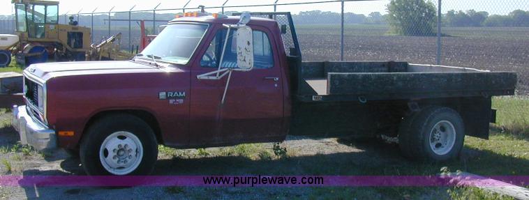 image for item A1186 1989 Dodge Ram D350 pickup truck