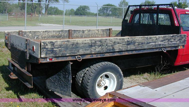 image for item A1186 1989 Dodge Ram D350 pickup truck