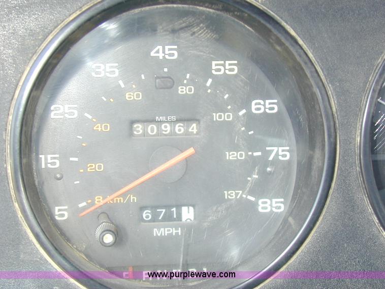 image for item A1186 1989 Dodge Ram D350 pickup truck