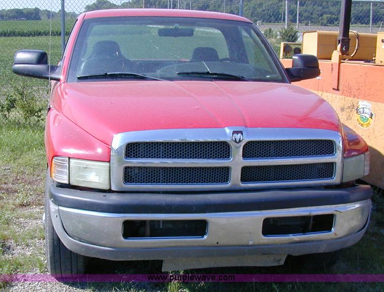 image for item A1187 2002 Dodge Ram 2500 pickup truck