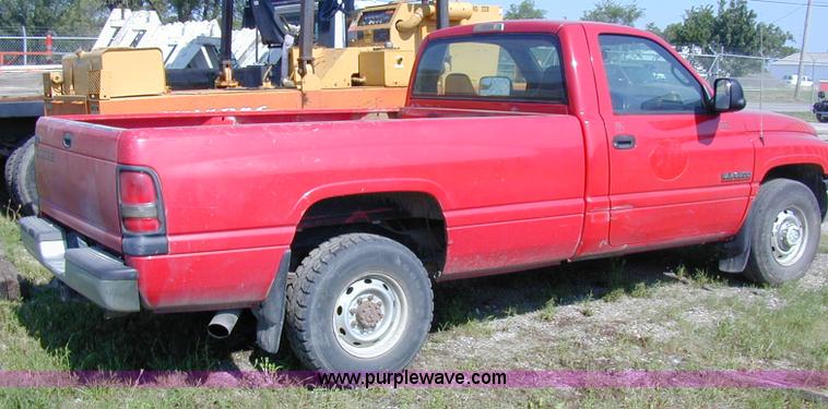 image for item A1187 2002 Dodge Ram 2500 pickup truck