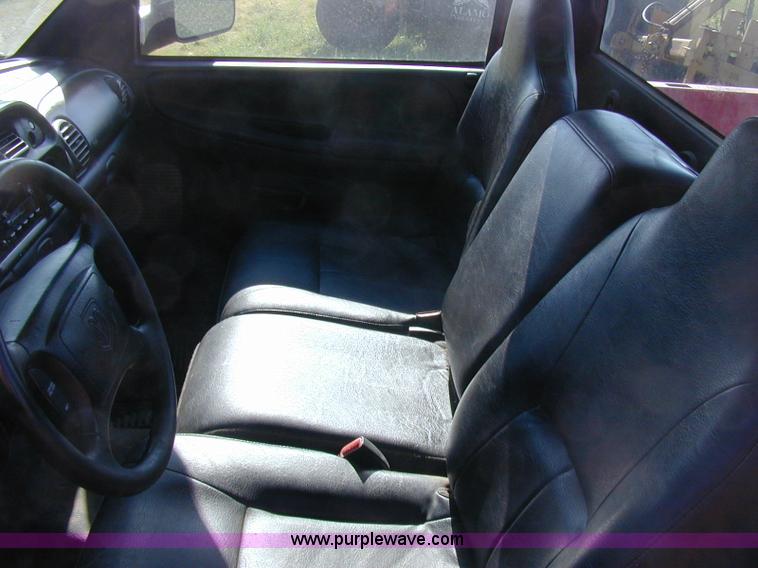 image for item A1187 2002 Dodge Ram 2500 pickup truck