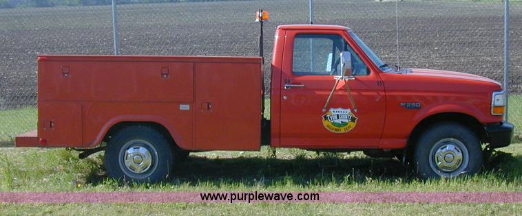 image for item A1191 1995 Ford F250 XL pickup truck