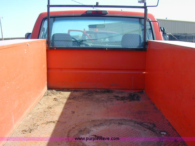 image for item A1191 1995 Ford F250 XL pickup truck