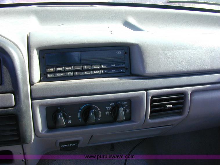 image for item A1191 1995 Ford F250 XL pickup truck