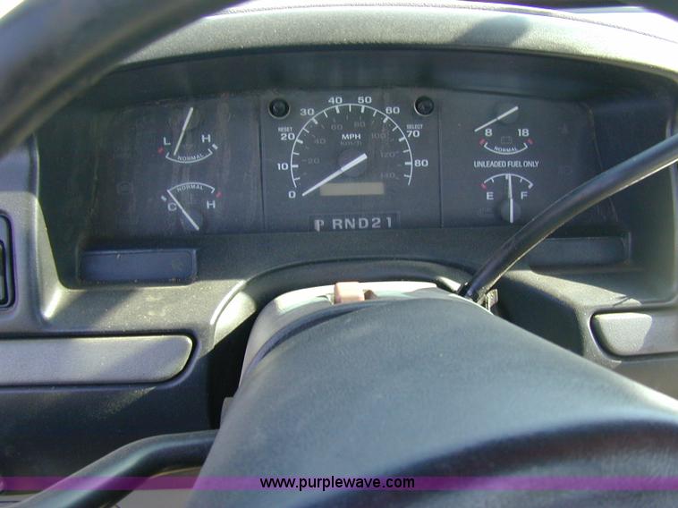image for item A1191 1995 Ford F250 XL pickup truck