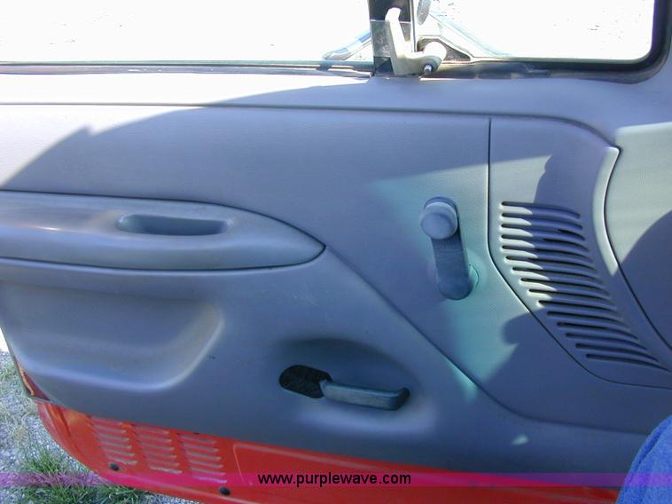 image for item A1191 1995 Ford F250 XL pickup truck