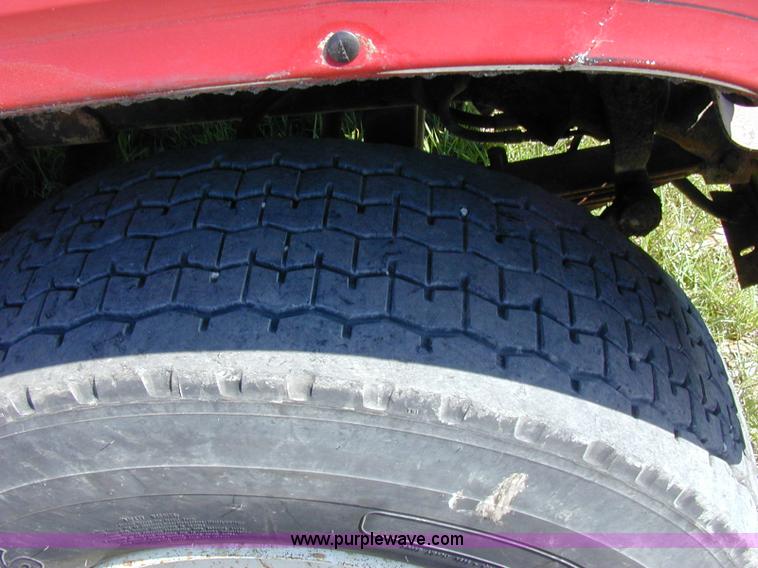 image for item A1221 1992 Ford LT8000 dump truck