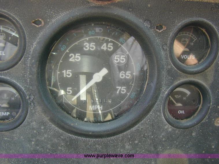 image for item A1221 1992 Ford LT8000 dump truck