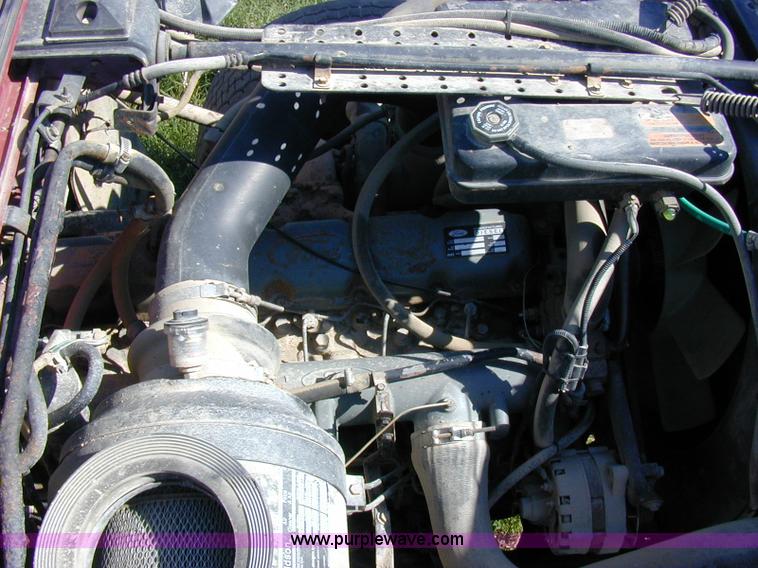 image for item A1221 1992 Ford LT8000 dump truck