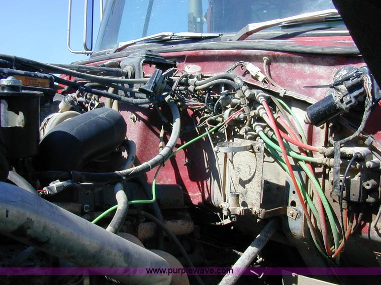 image for item A1221 1992 Ford LT8000 dump truck