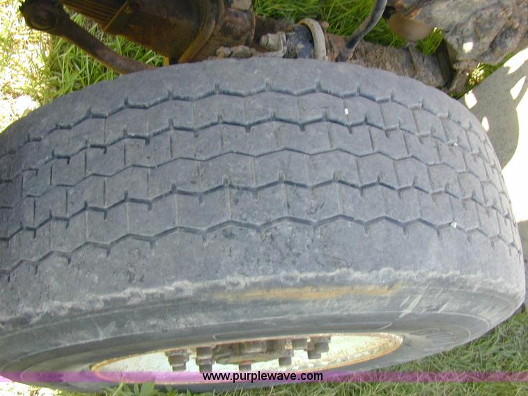 image for item A1221 1992 Ford LT8000 dump truck