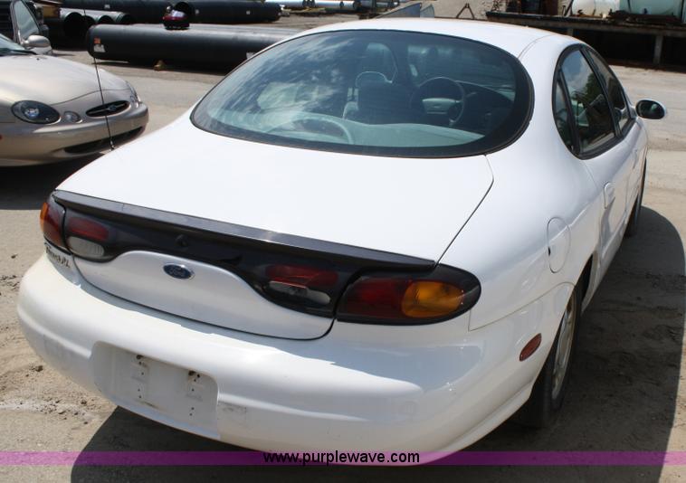 image for item A2222 1997 Ford Taurus GL