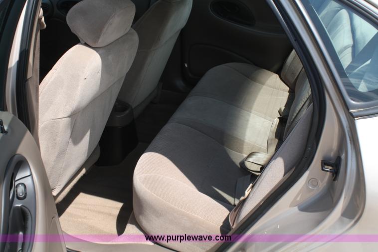 image for item A2224 1999 Ford Taurus SE