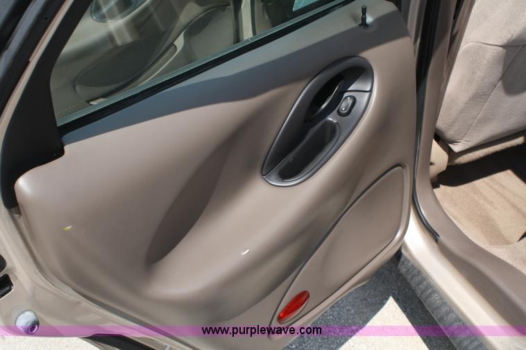 image for item A2224 1999 Ford Taurus SE