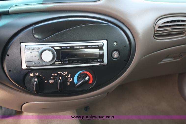 image for item A2224 1999 Ford Taurus SE