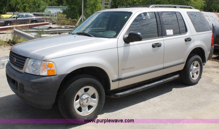 image for item A2225 2004 Ford Explorer XLS SUV