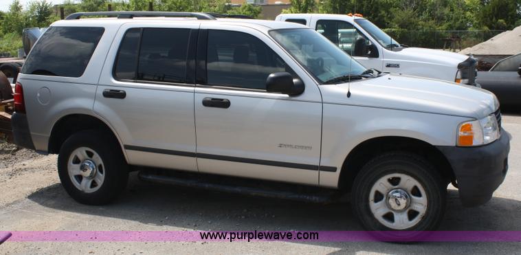 image for item A2225 2004 Ford Explorer XLS SUV