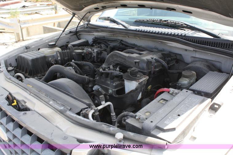 image for item A2225 2004 Ford Explorer XLS SUV