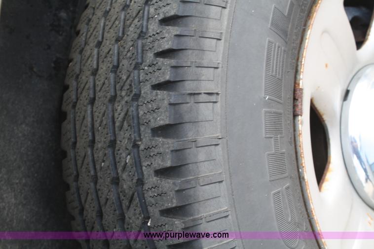 image for item A2225 2004 Ford Explorer XLS SUV