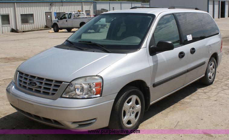 image for item A2226 2007 Ford Freestar SE