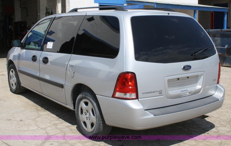 image for item A2226 2007 Ford Freestar SE