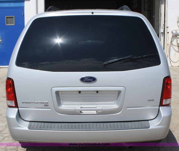 image for item A2226 2007 Ford Freestar SE