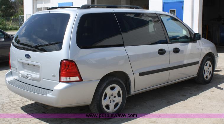 image for item A2226 2007 Ford Freestar SE