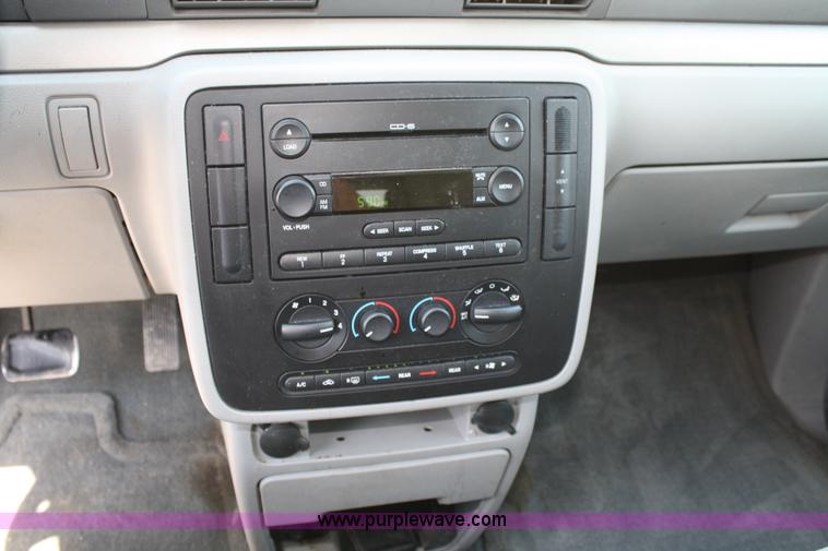 image for item A2226 2007 Ford Freestar SE