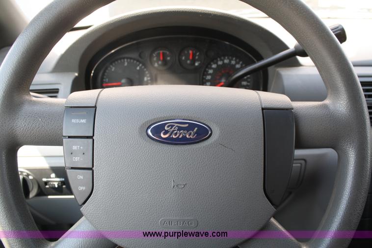 image for item A2226 2007 Ford Freestar SE