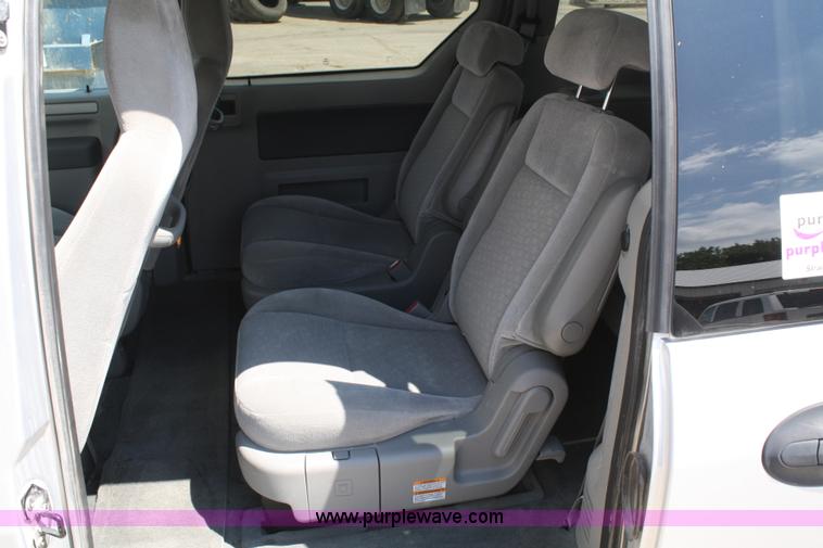 image for item A2226 2007 Ford Freestar SE